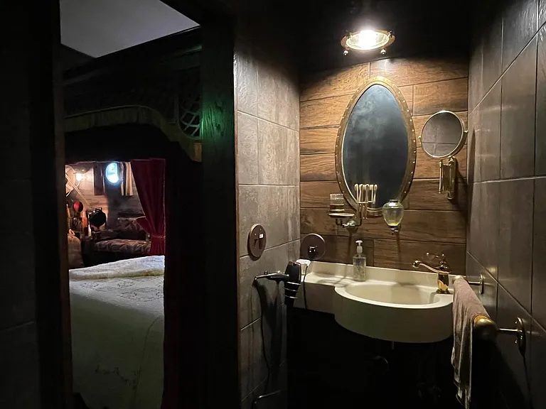 USS Utopia Bathroom Sink