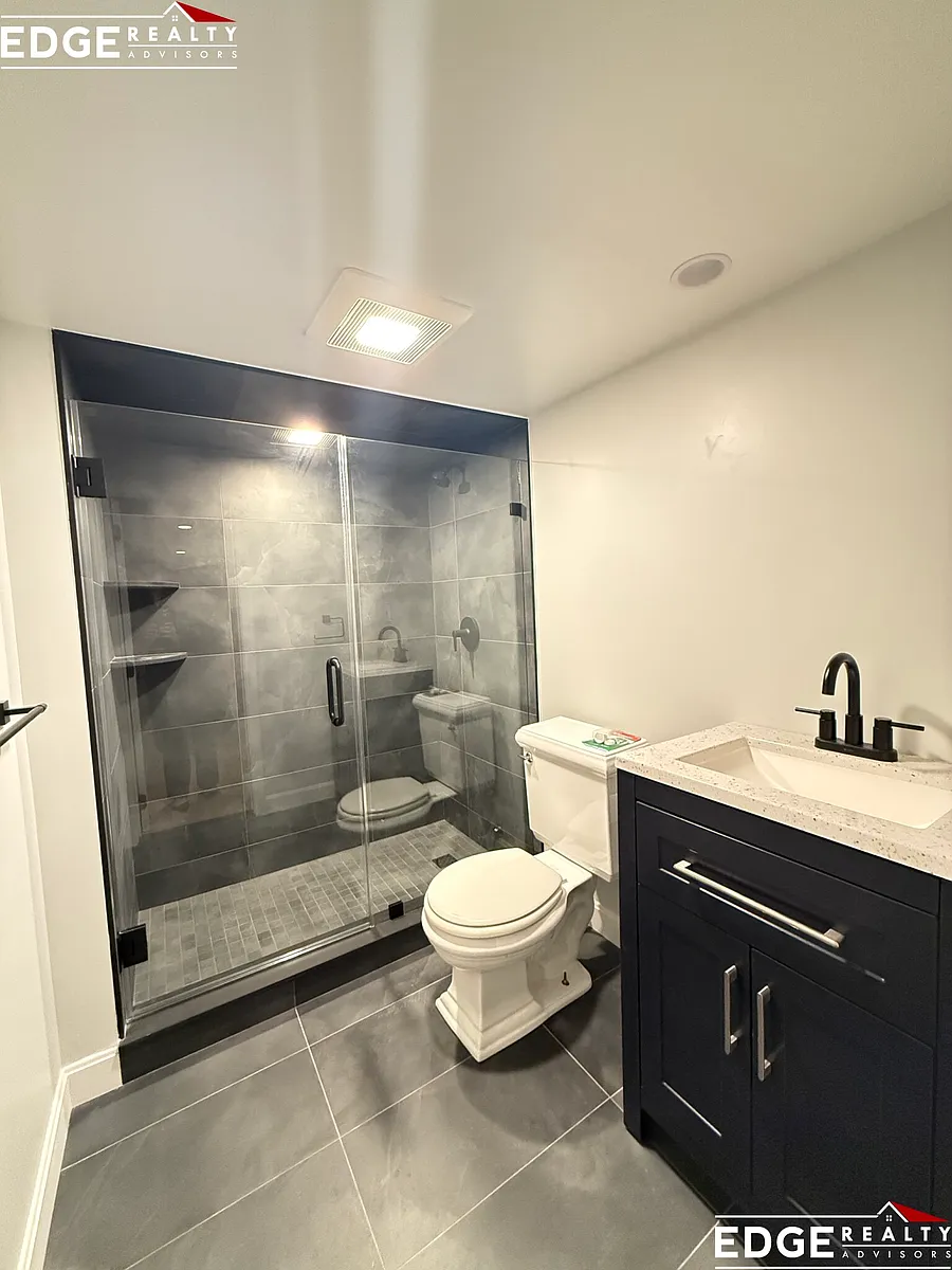 Building Photo - 24 Eastburn St #22