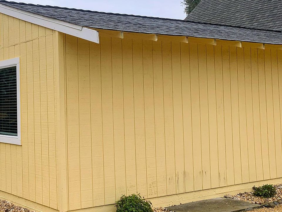 Private entry rear cottage attached to main house
