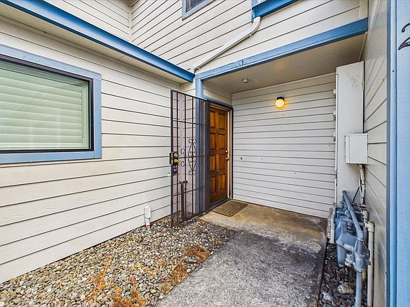 3rd image of 1449 Myrtle Ave APT 2