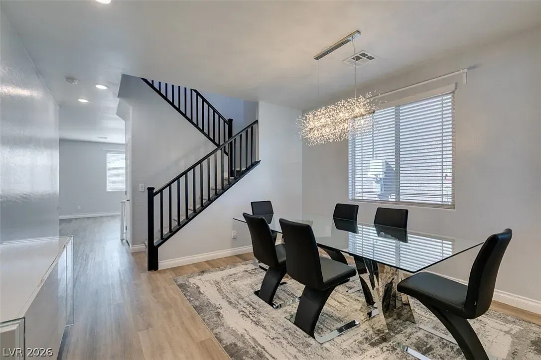 4 bed, 2.5 bath, 2237 sqft, $3,000 — Photo 2