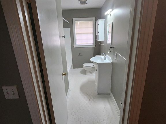 2nd image of 2923 Cordell Dr