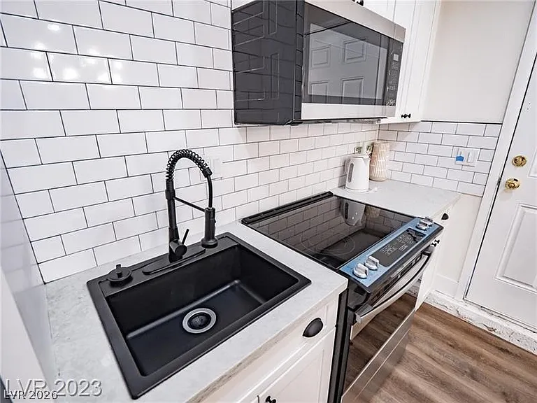 6488 Creston Ave — Photo 41