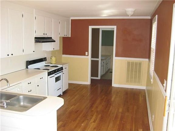 2nd image of 411 Hazelwood Dr