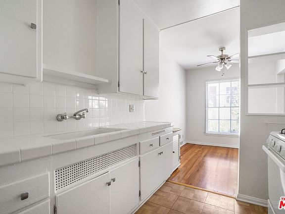 4th image of 8551 Holloway Dr #3/4