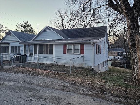 2nd image of 1005 Kenton St