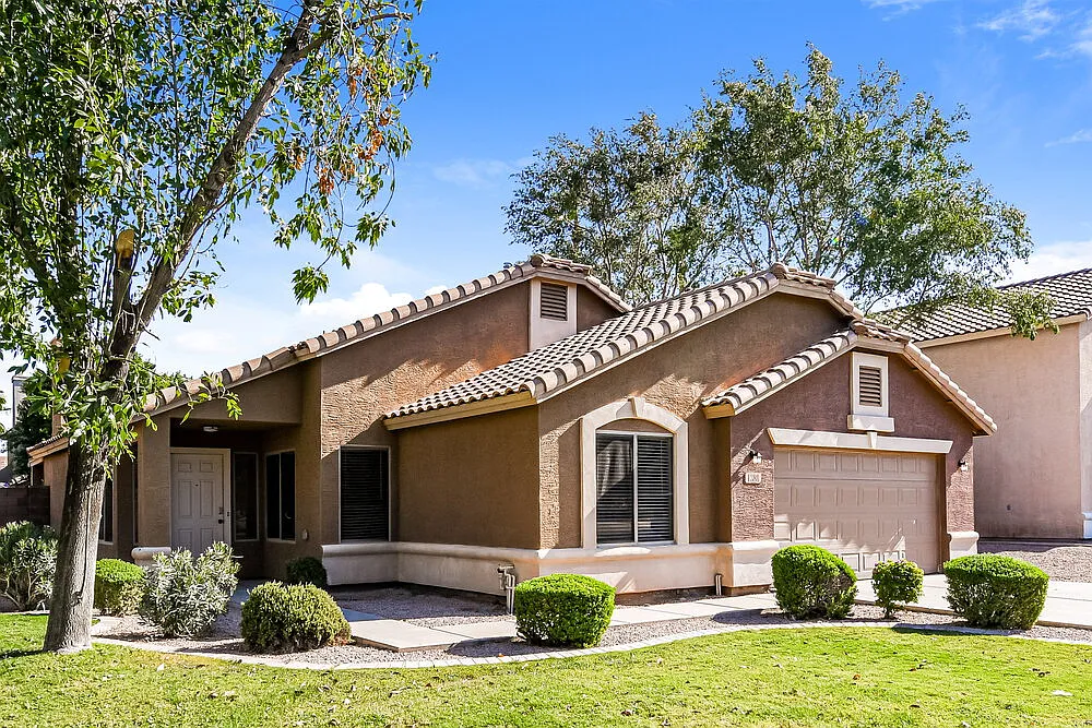 3 bed, 2.0 bath, 1674 sqft, $2,885 — Photo 3