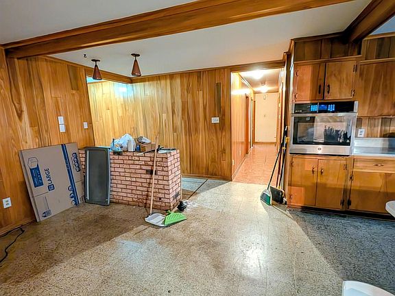 3rd image of 2403 W 40th Ave