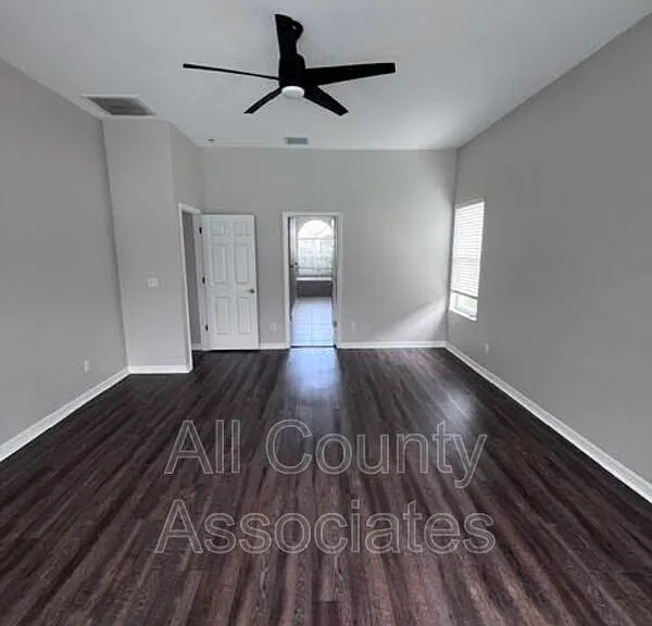 28724 Hanging Moss Loop — Photo 18