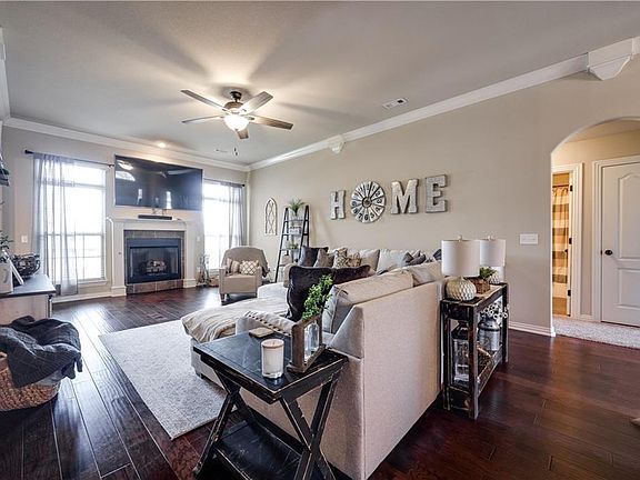 5th image of 2695 S Olive Ct