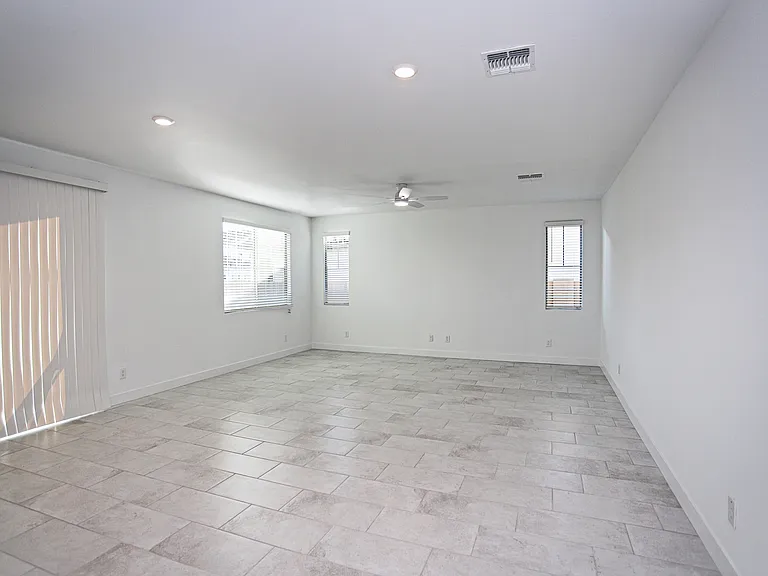 745 W Sparrow Dr — Photo 6