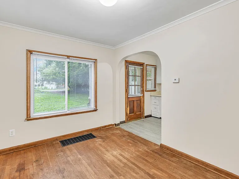 47-53 S Burgess Ave — Photo 10