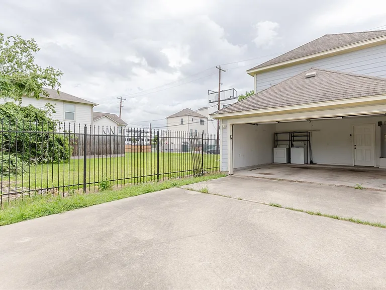 1118 Wilson St — Photo 34