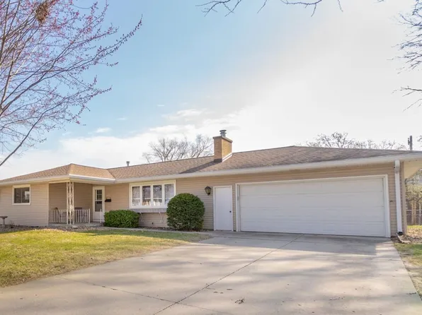 1014 Ellen St, Cedar Falls, IA 50613