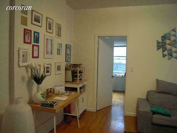 2nd image of 15 Columbia Pl APT 1R