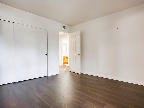4th image of 18397 Camberwell Ln