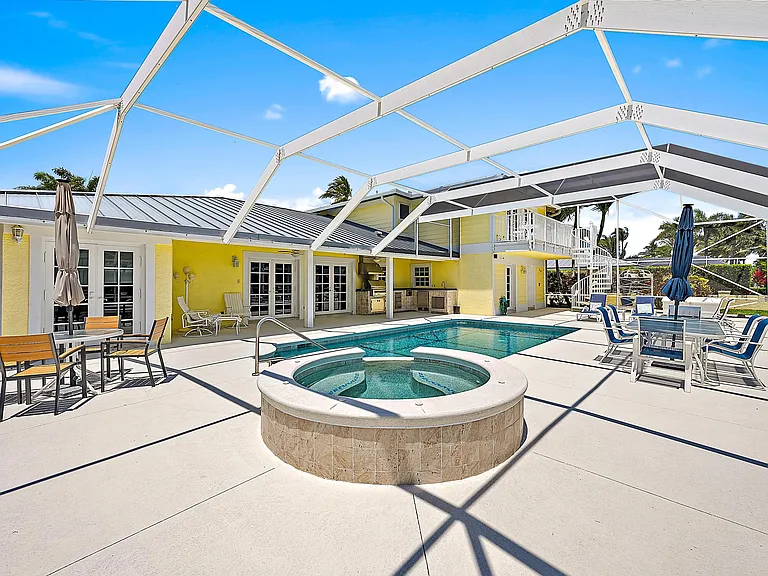 8538 SE Coconut St — Photo 1