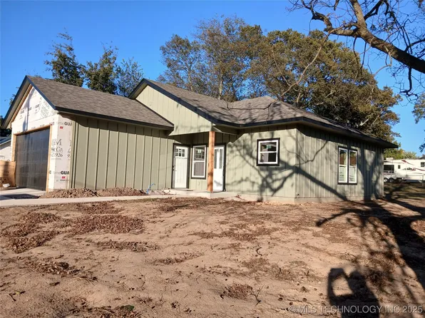 1004 N State St, Wagoner, OK 74467
