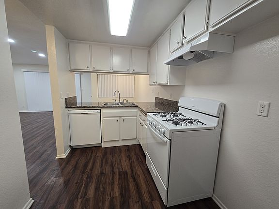 further viewof the kitchen