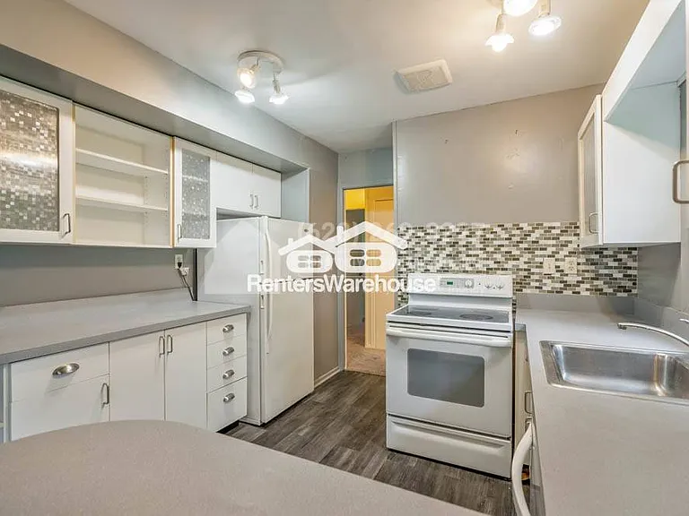 12319 Stafford Ln — Photo 2
