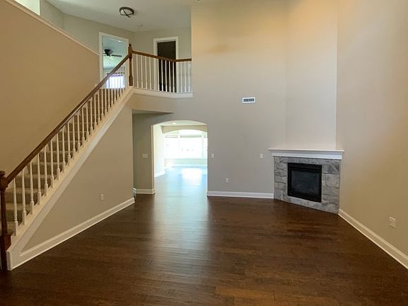 3rd image of 1365 Worthington Dr