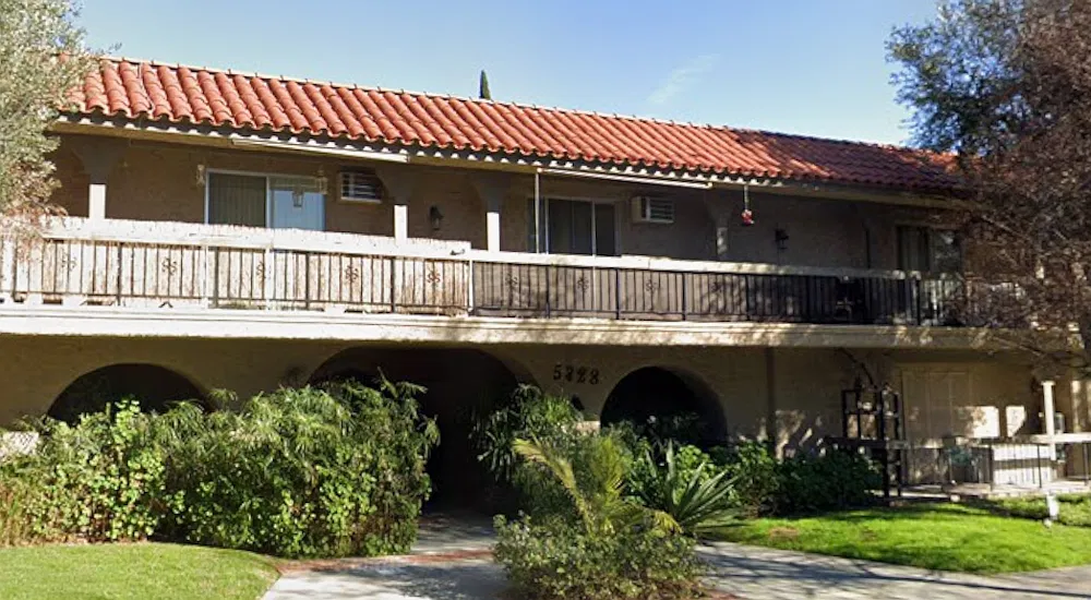 5328 Hermitage Ave — Photo 1