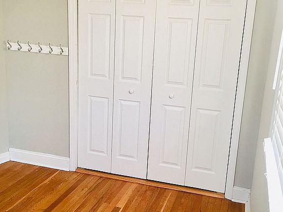 5th image of 548 Elmwood Ter