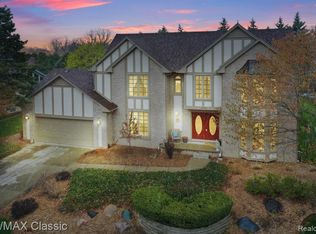 18991 Van Rd, Livonia, MI 48152