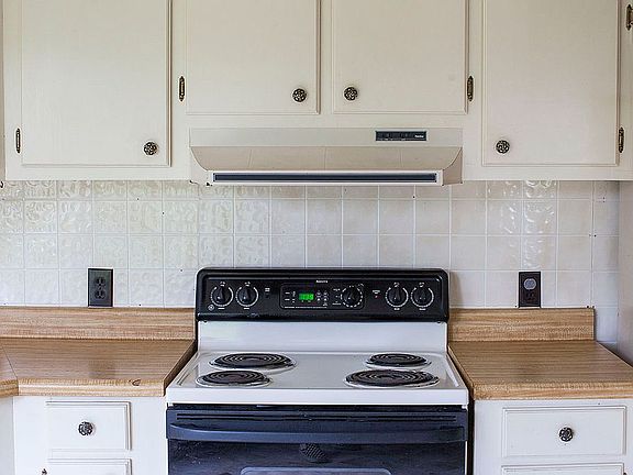 3rd image of 161 Seymour Ln