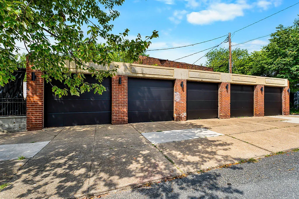 1100 W Lafayette Ave — Photo 4