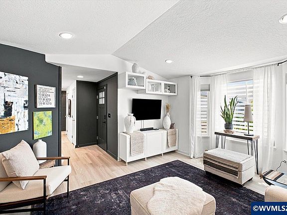 5th image of 3109 28th Ave SE