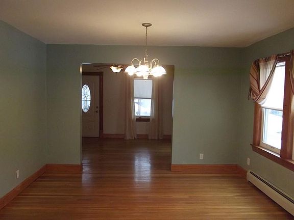 3rd image of 16 Mason Ave #16