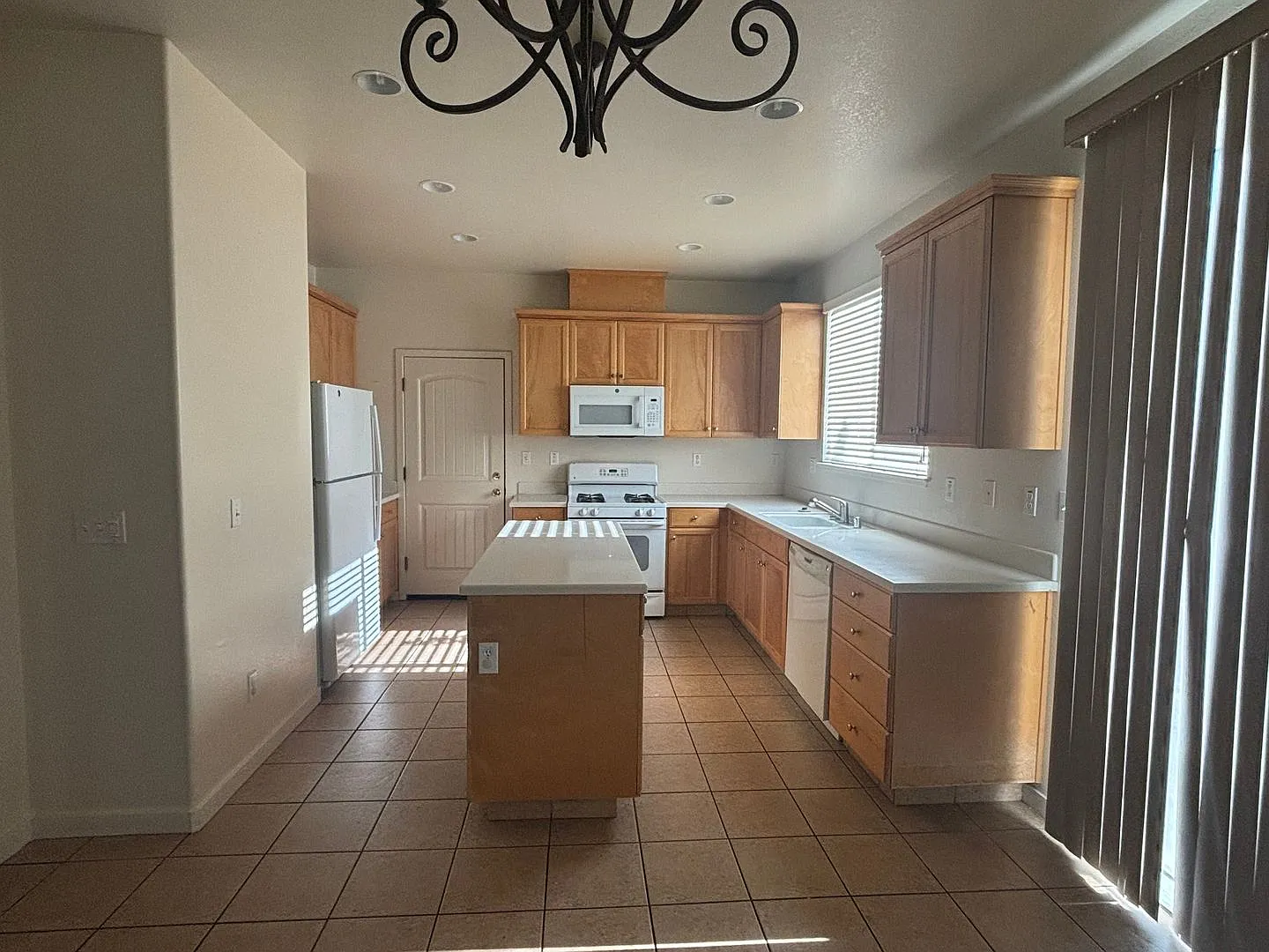 A Must see! Apply to schedule viewing — Photo 4