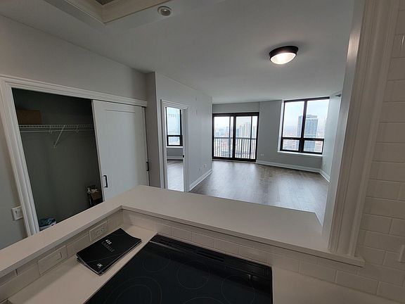 3rd image of 400 N La Salle Dr APT 4009