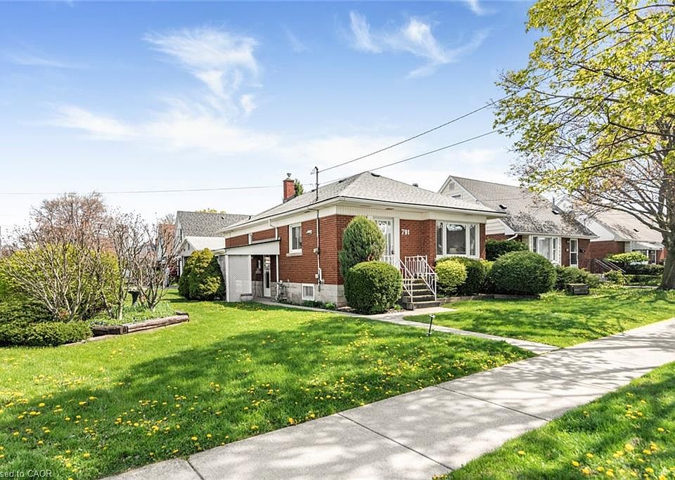 1st image of 791 Brucedale Ave E