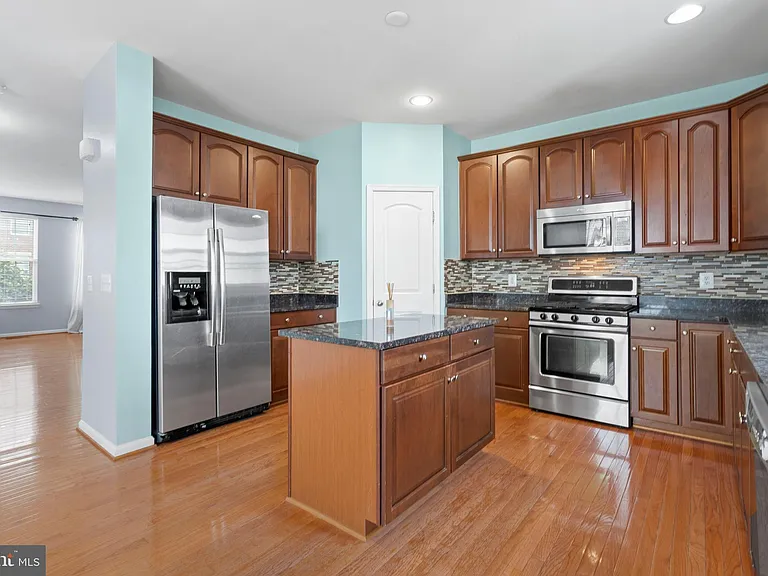 22667 Flowing Spring Sq — Photo 12