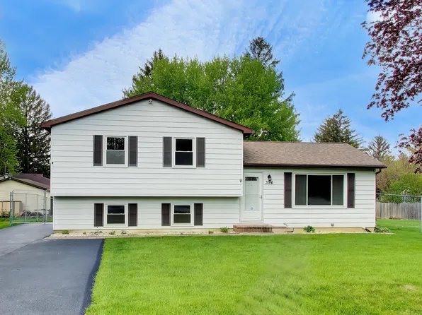 394 Pine Grove Ave, Gurnee, IL 60031