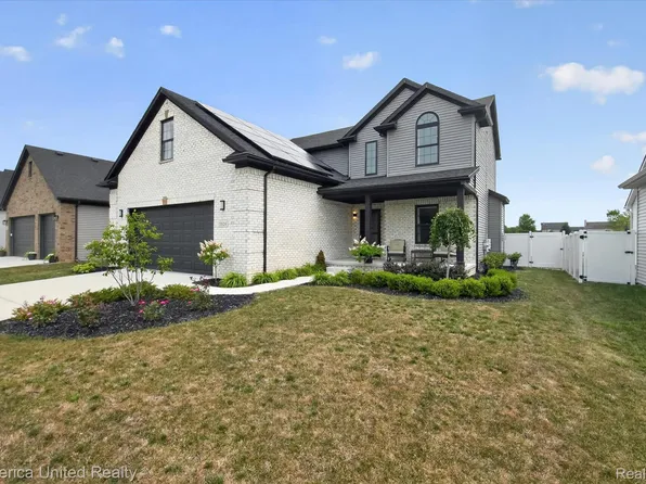 5024 Chatsworth St, Dundee, MI 48131