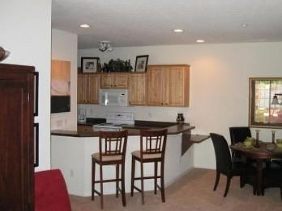 3rd image of 762 S Basswood Dr APT A