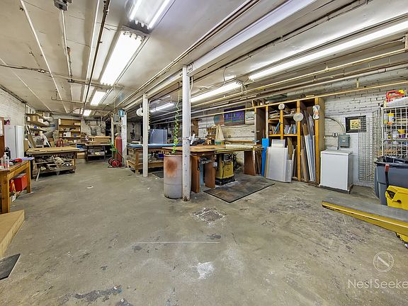 3rd image of 12-15 Jackson Ave