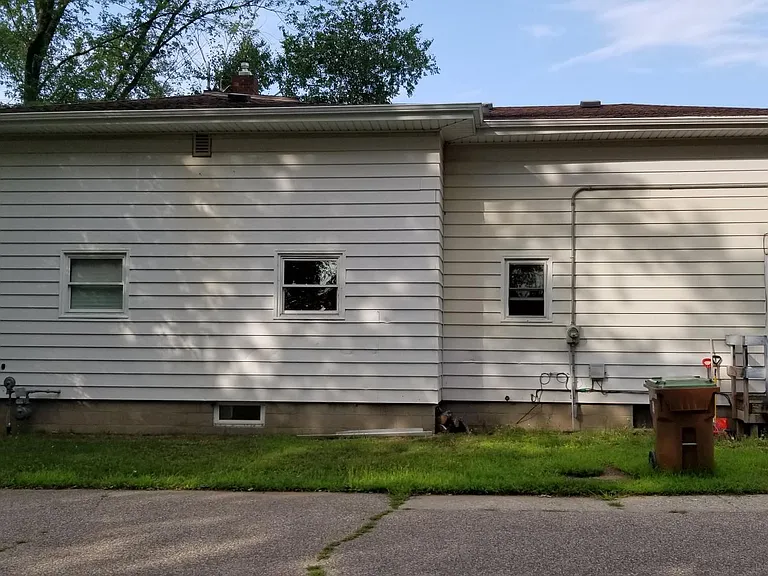475 Clayton Ave — Photo 7