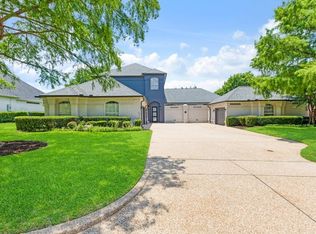 911 Walnut Falls Cir, Mansfield, TX 76063