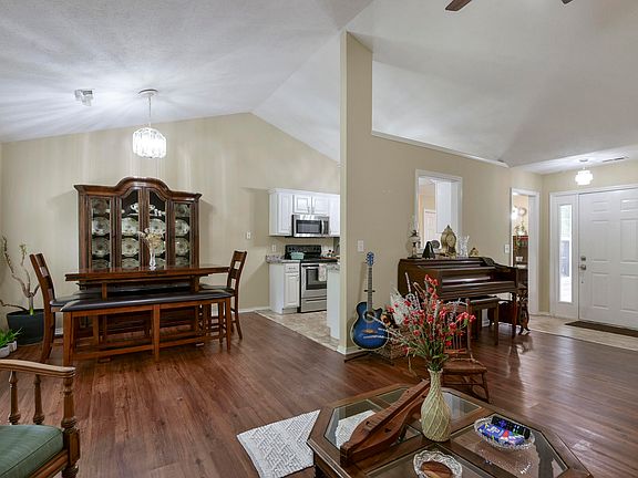4th image of 133 Birchwood Circle