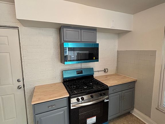 3rd image of 4600 Hamilton Ave #1