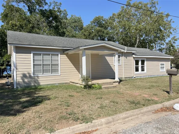 1521 N Hamilton St, Gonzales, TX 78629