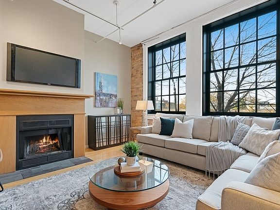 5th image of 5235 N Ravenswood Ave APT 22
