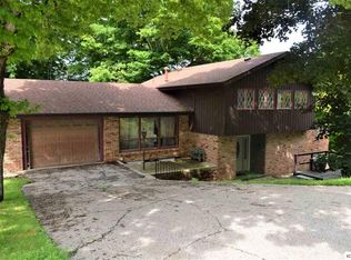 708 Woodland Dr NW, Elkader, IA 52043