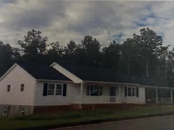 106 Woodlawn Hts, Chatham, VA 24531