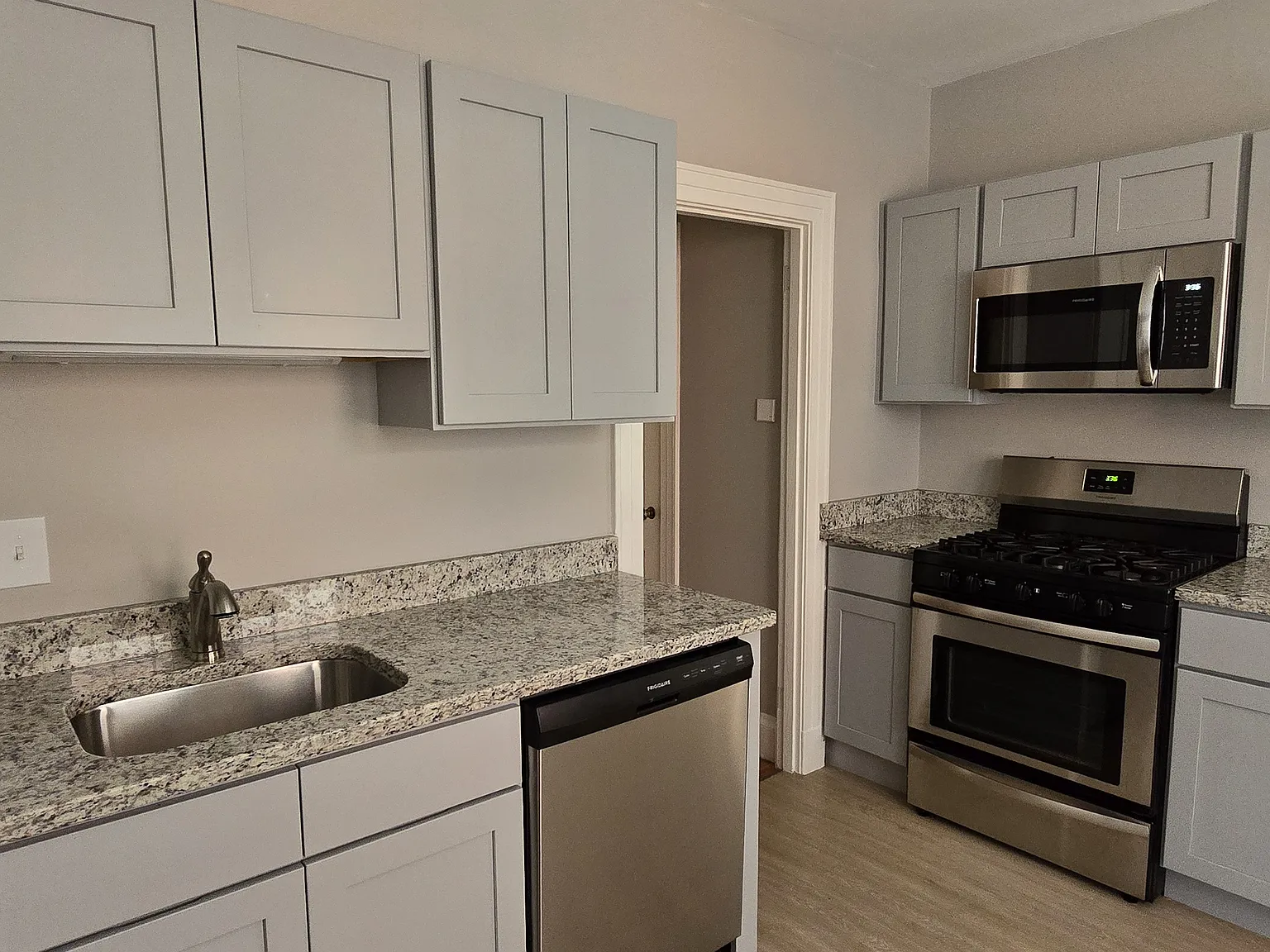 2 bed, 1100 sqft, $1,950 — Photo 3