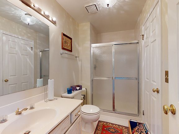 5th image of 212 W Plum Grove Cir